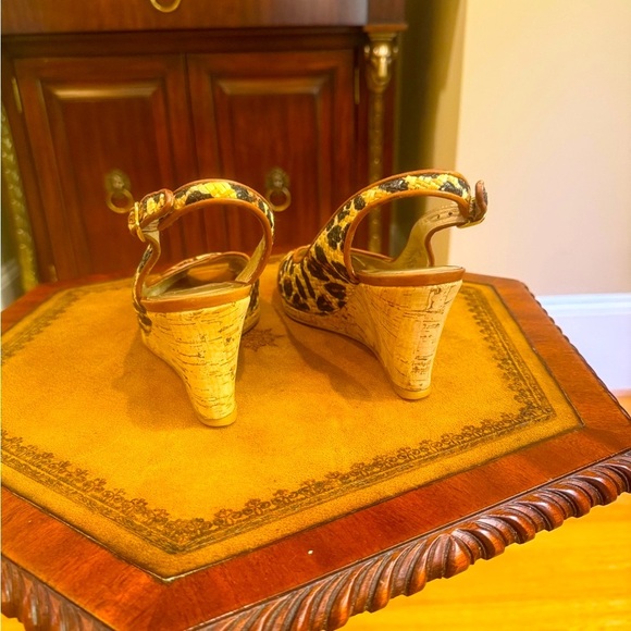 Stuart Weitzman Leopard Print Raffia Peeptoe Wedge Heel Sandals Sz.9 MSRP $295 - Picture 5 of 9